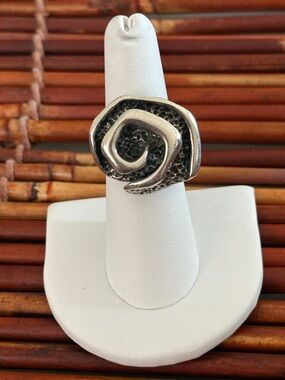 Silpada Rare Oxidized Sterling Silver Ring size 7